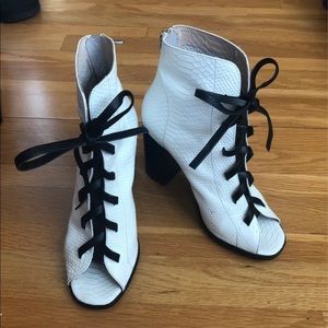 Kristin Cavallari White Leather Ankle Bootie